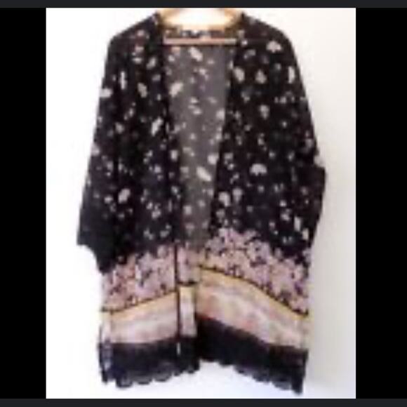 Rewind Tops - Rewind Floral Lace Trim Kimono size medium